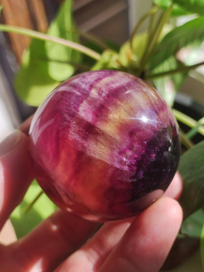 Fluorite violet rose rose rouge ~ Boule de pierres précieuses magique Massage et décoration Sphère Boule de jeu en cristal Méditation HIPPIE Pierre de guérison ethnique Trésor naturel