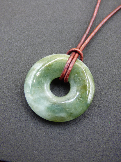 Burma Jade Donut *Rarität* ~ Edelstein Kette ~HIPPIE ~GOA ~Boho ~Tibet ~Ethno ~Nature ~Donut ~Schutzsymbol ~Heilstein