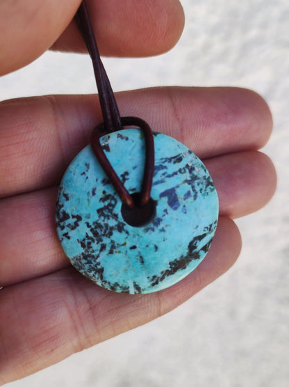 Chrysocolla Chrysocolla Donut 30mm Collier de pierres précieuses Pierre de guérison Symbole de protection Homme Femme Bonheur HIPPIE GOA Boho Tibet Ethnique Naturel Rareté Cadeau