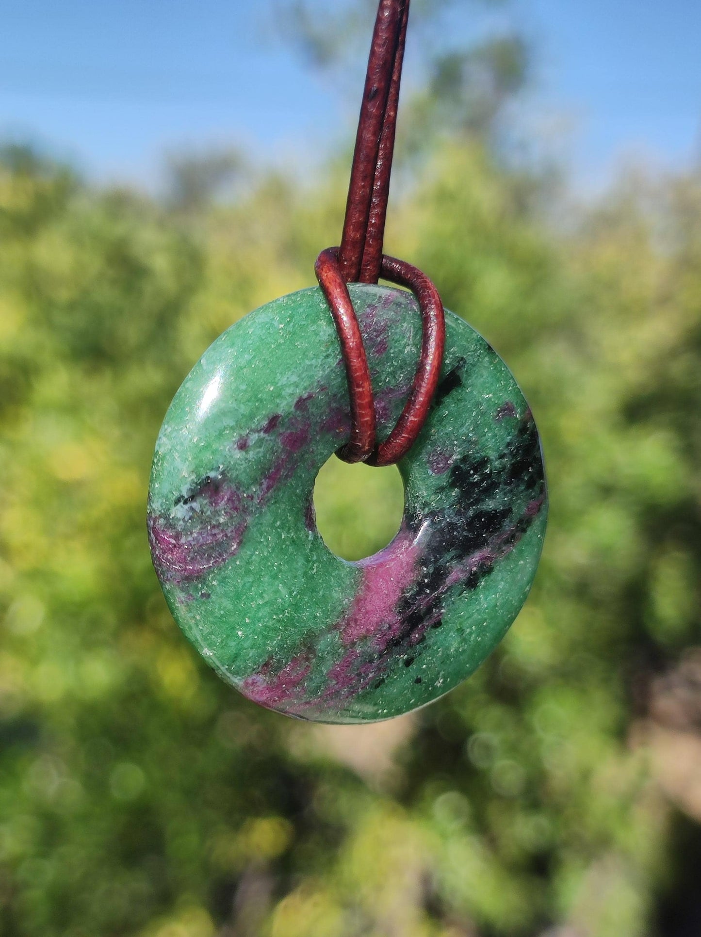 Rubis en Zoisite ~ Donut Collier de pierres précieuses Rouge Vert Pierre de guérison naturelle Homme Femme Bonne chance Protection HIPPIE GOA Boho Tibet Ethnique Rareté Cadeau Lui Elle