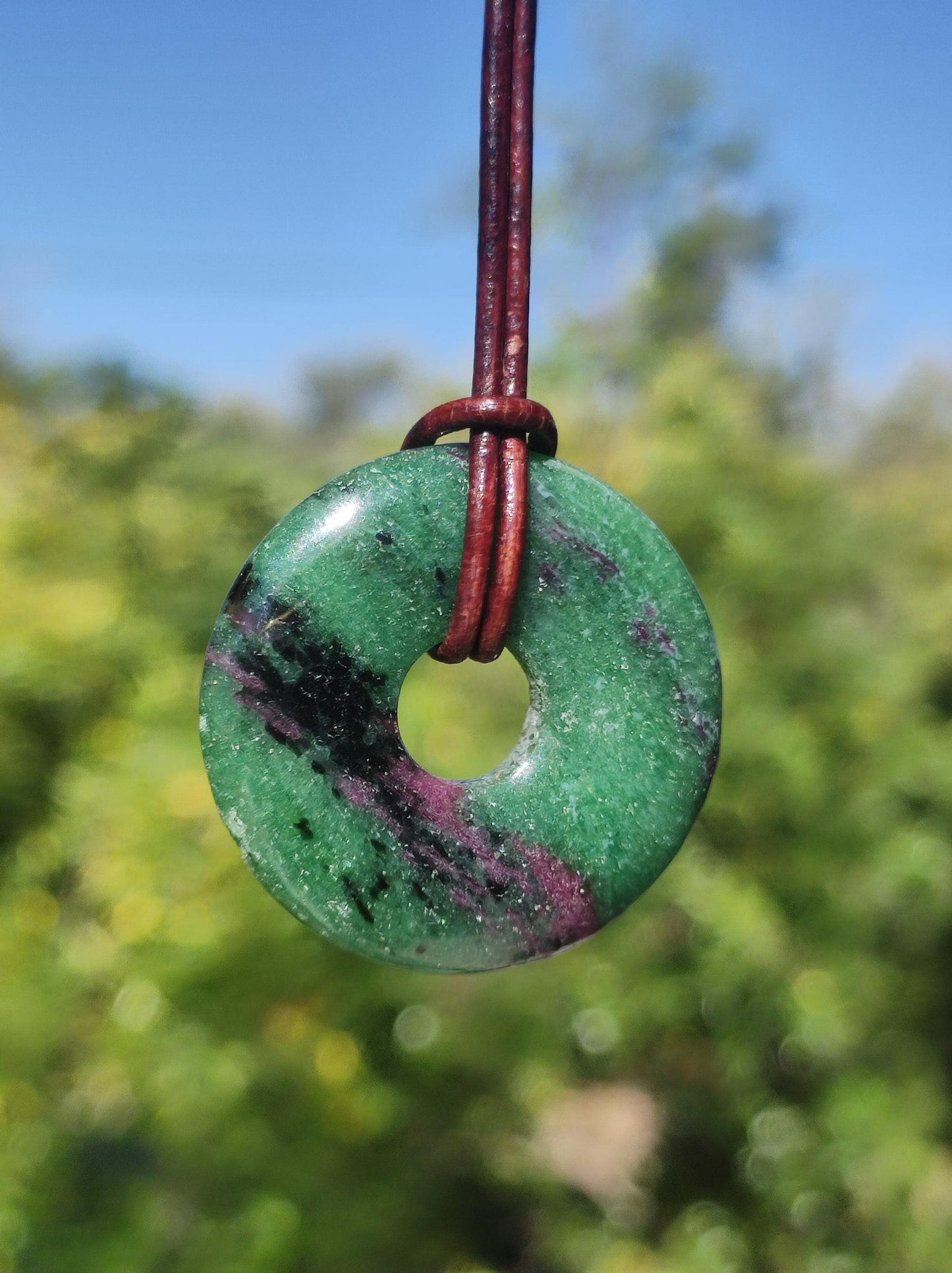 Rubis en Zoisite ~ Donut Collier de pierres précieuses Rouge Vert Pierre de guérison naturelle Homme Femme Bonne chance Protection HIPPIE GOA Boho Tibet Ethnique Rareté Cadeau Lui Elle