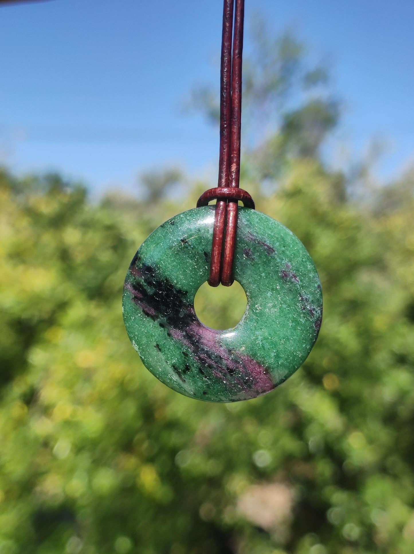 Rubis en Zoisite ~ Donut Collier de pierres précieuses Rouge Vert Pierre de guérison naturelle Homme Femme Bonne chance Protection HIPPIE GOA Boho Tibet Ethnique Rareté Cadeau Lui Elle