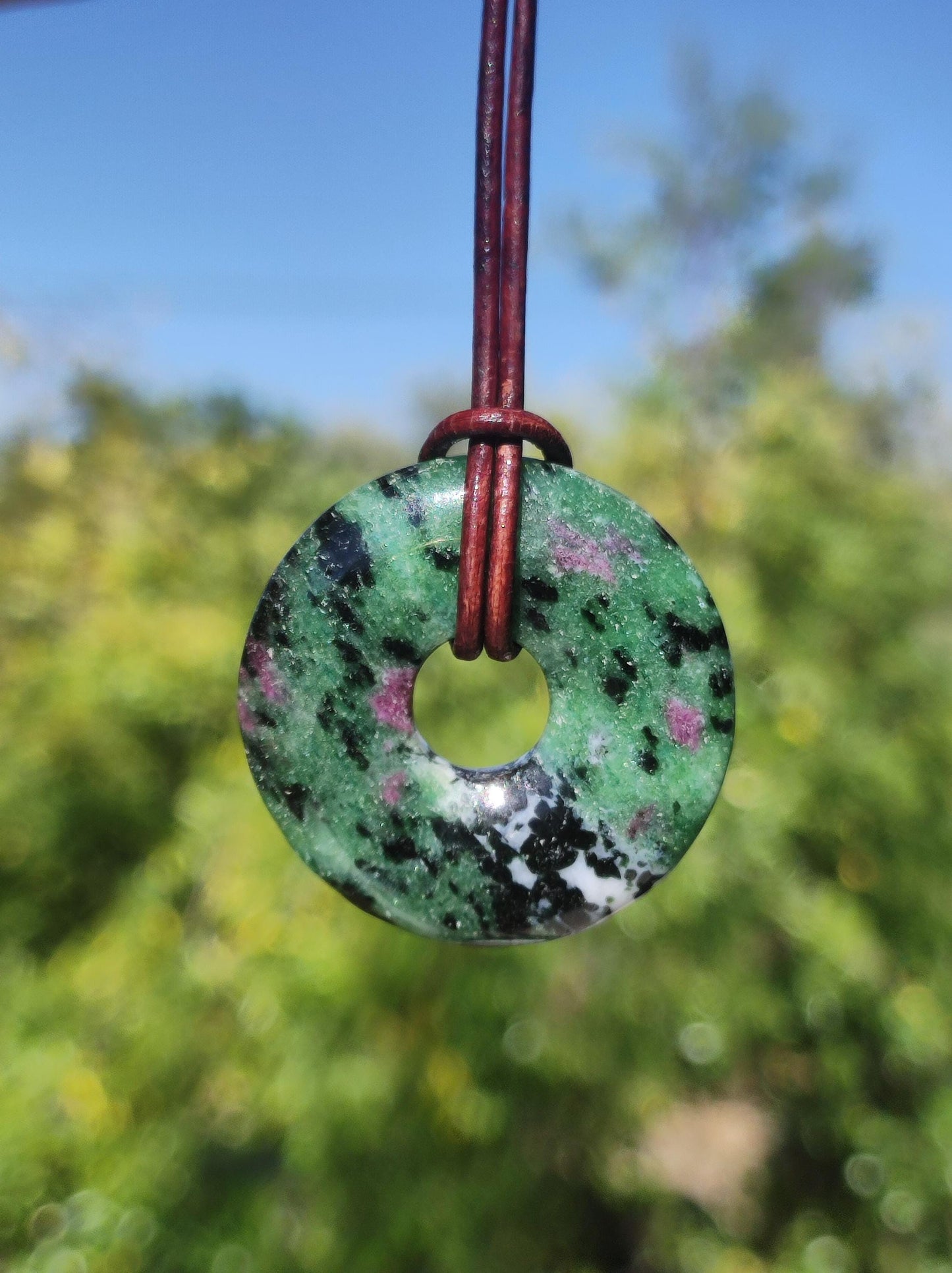 Rubis en Zoisite ~ Donut Collier de pierres précieuses Rouge Vert Pierre de guérison naturelle Homme Femme Bonne chance Protection HIPPIE GOA Boho Tibet Ethnique Rareté Cadeau Lui Elle