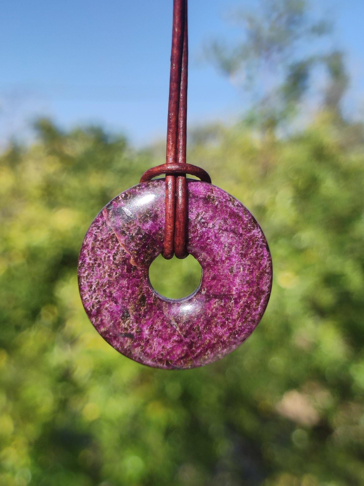 Stichtit ~ Edelstein Donut Kette Pi Scheibe Schutzsymbol Lila violett HIPPIE Chakra Boho Ethno Heilstein Kleidung Festival Purpur Rarität