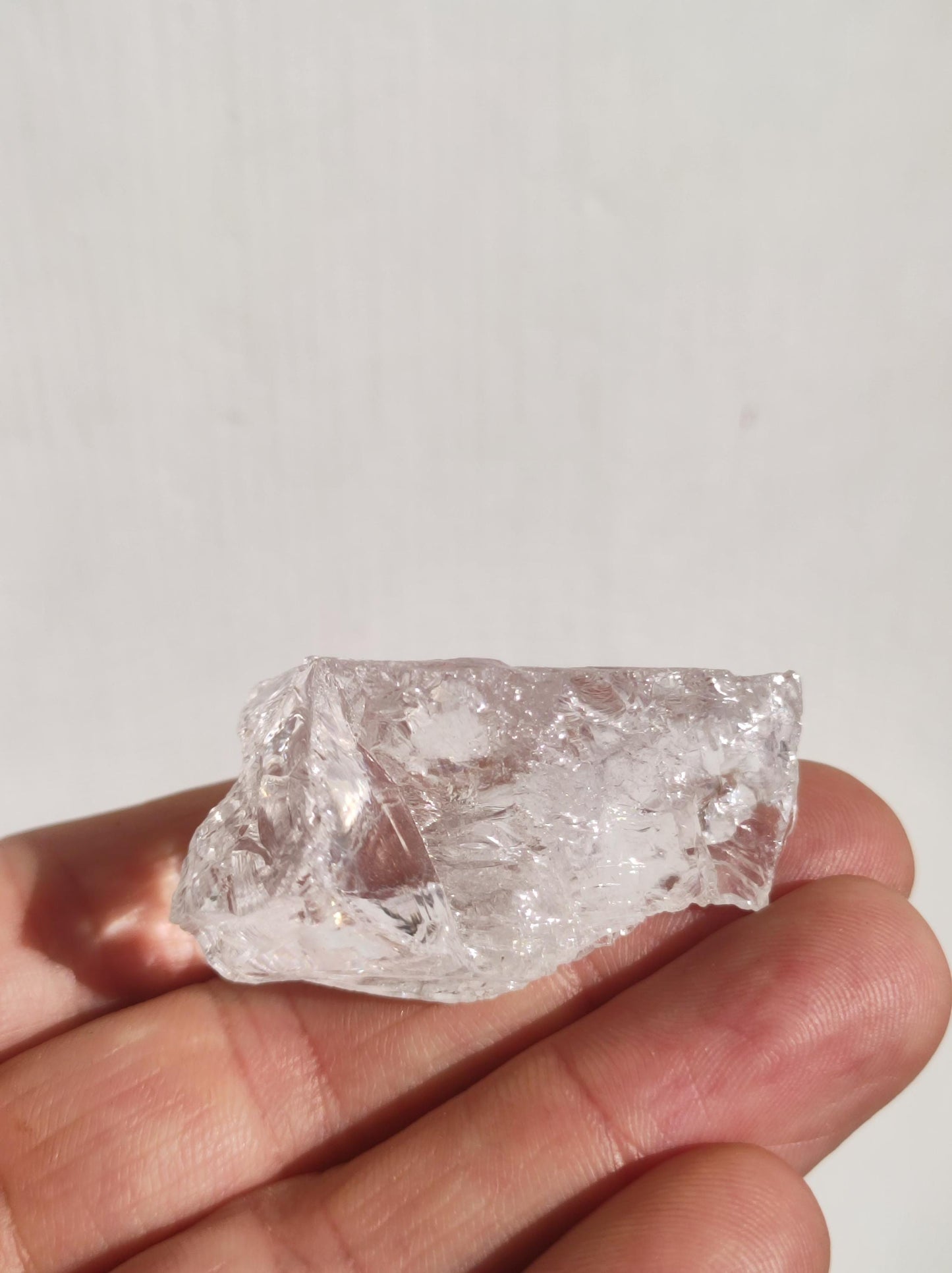 Clear rock crystal level AAA raw charging and discharging gemstones water stone drinking water gemstone water chakra healing stone natural medicine energy water