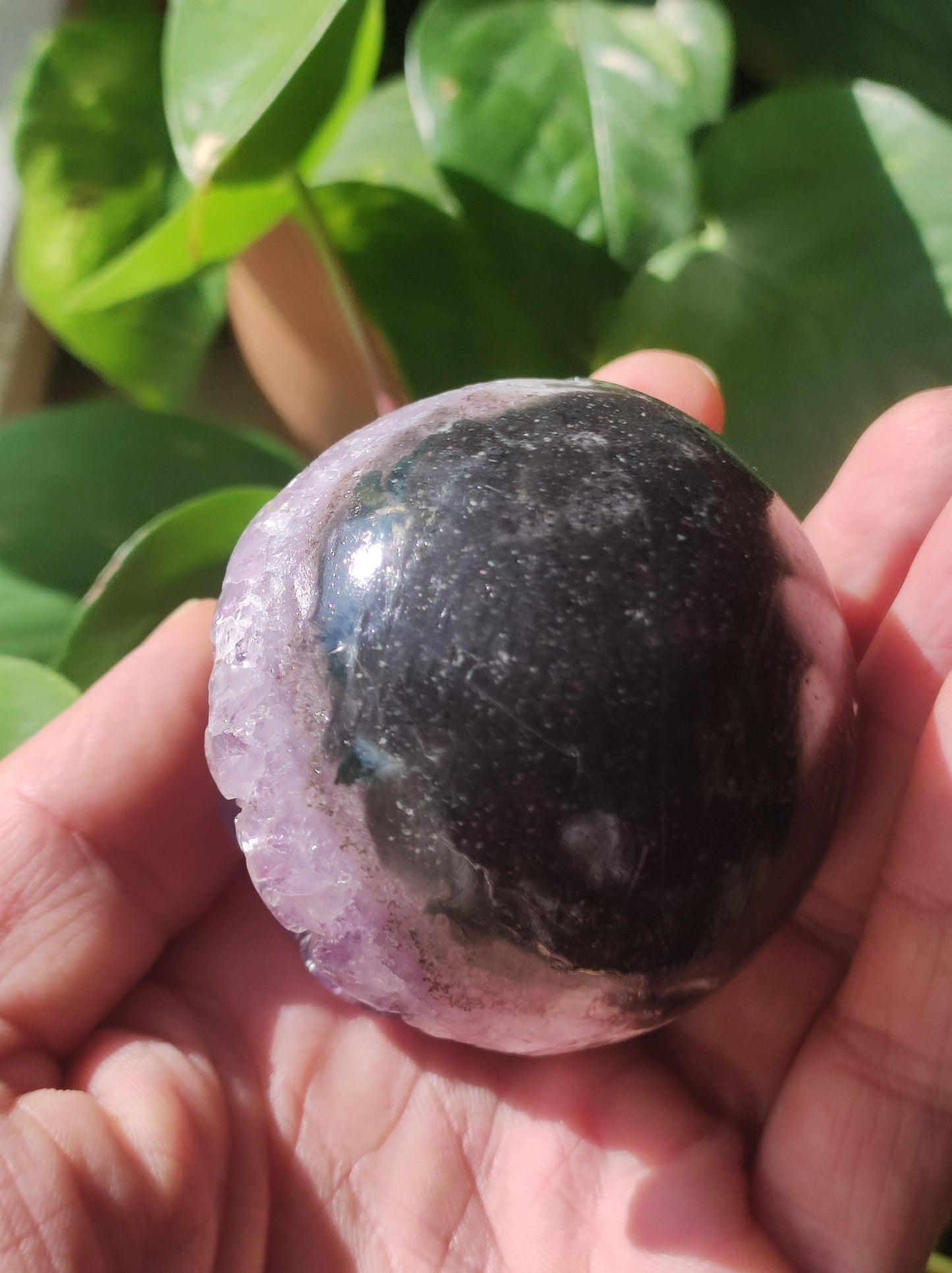 Boule de géode d'améthyste ~ Pierre précieuse magique décorative, niveau de cristal, boule de guérison, balle de jeu, méditation HIPPIE GOA Boho ethnique violet énergie