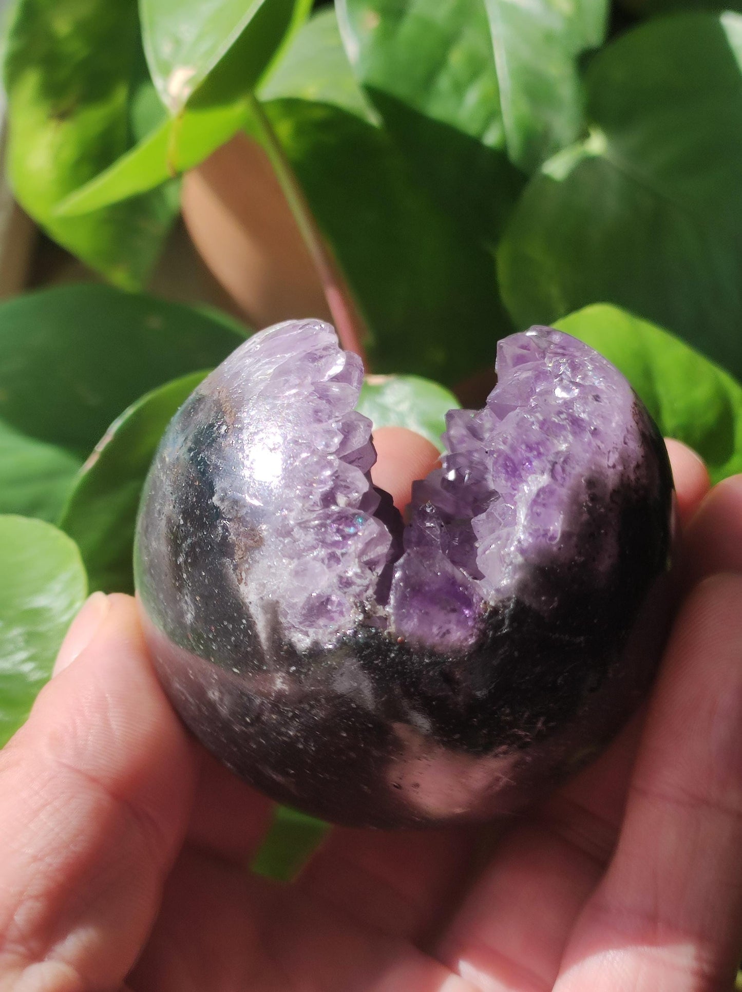 Boule de géode d'améthyste ~ Pierre précieuse magique décorative, niveau de cristal, boule de guérison, balle de jeu, méditation HIPPIE GOA Boho ethnique violet énergie