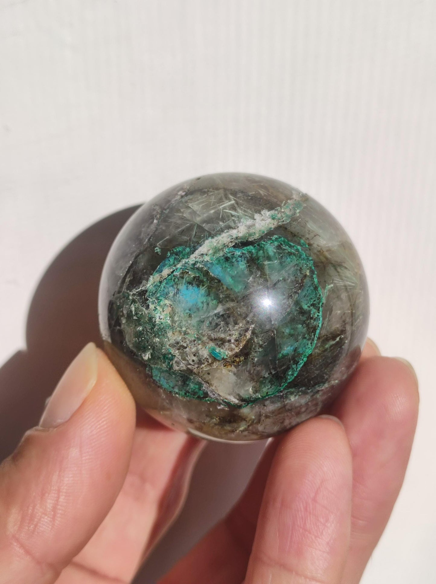 Quantum Quattro AAA Sphère ~ Boule de pierres précieuses magiques Massage et décoration Cristal Méditation Pierre de guérison Rareté Collecteur Minéral Chrysocolle Ronde