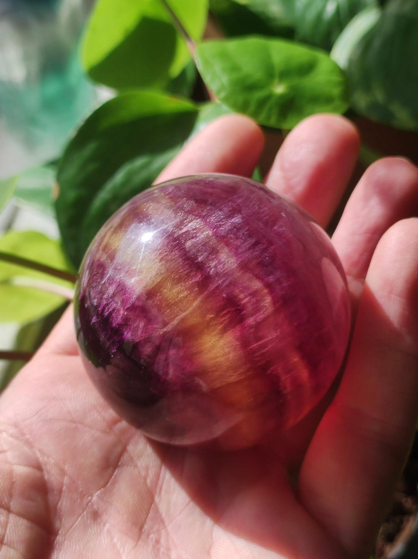 Fluorite violet rose rose rouge ~ Boule de pierres précieuses magique Massage et décoration Sphère Boule de jeu en cristal Méditation HIPPIE Pierre de guérison ethnique Trésor naturel