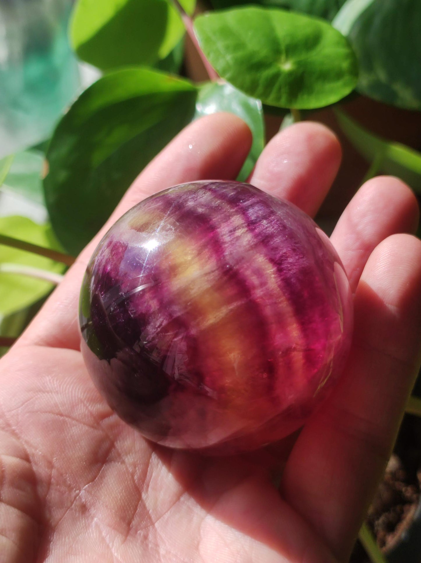 Fluorite violet rose rose rouge ~ Boule de pierres précieuses magique Massage et décoration Sphère Boule de jeu en cristal Méditation HIPPIE Pierre de guérison ethnique Trésor naturel