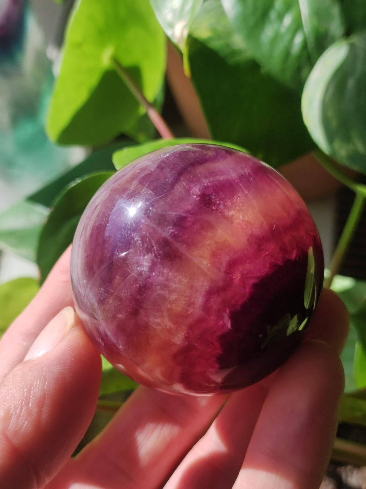 Fluorite violet rose rose rouge ~ Boule de pierres précieuses magique Massage et décoration Sphère Boule de jeu en cristal Méditation HIPPIE Pierre de guérison ethnique Trésor naturel