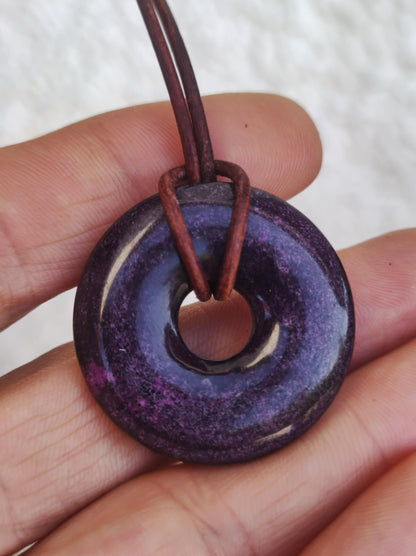 Stichtit ~ Edelstein Donut Kette Pi Scheibe Schutzsymbol Lila violett HIPPIE Chakra Boho Ethno Heilstein Kleidung Festival Purpur Rarität