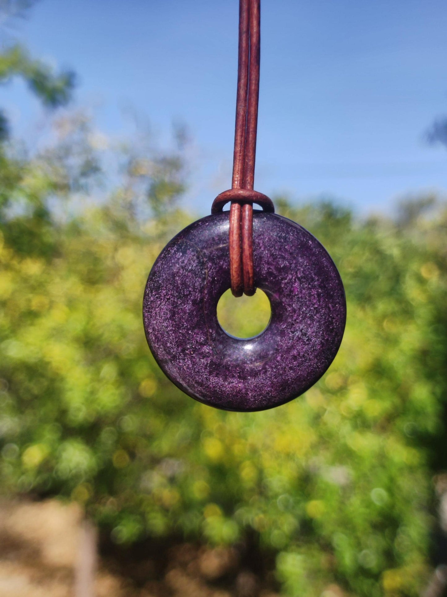 Stichtit ~ Edelstein Donut Kette Pi Scheibe Schutzsymbol Lila violett HIPPIE Chakra Boho Ethno Heilstein Kleidung Festival Purpur Rarität