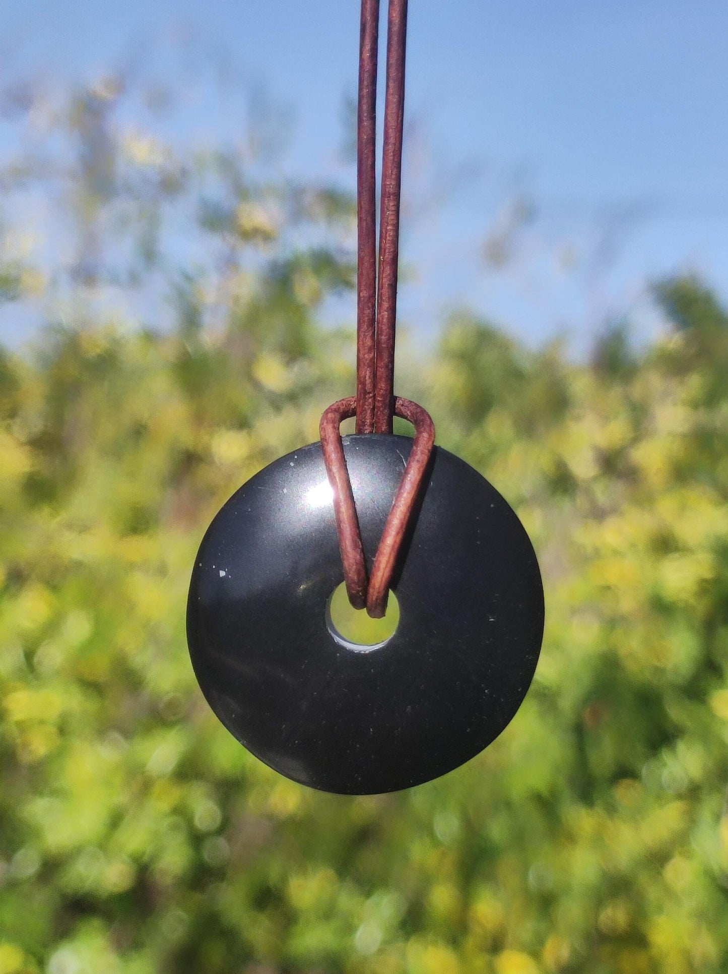 Midnight Lemurian Jade Black / Schwarze Jade + Pyrit Einschlüsse Donut Edelstein Kette Heilstein Kristall Boho Tibet Ethno Mann Frau Er Sie