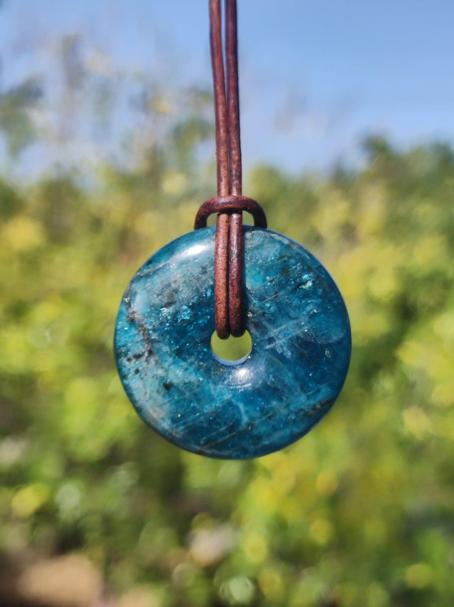 Apatit ~ Donut 30mm ~ Edelstein Kette blau Natur Rarität Schutzsymbol Heilstein Kristall HIPPIE Boho Ethno Mann Frau Geschenk Er Sie