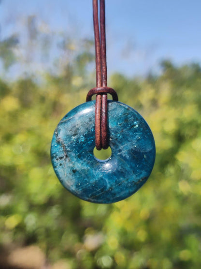 Apatit ~ Donut 30mm ~ Edelstein Kette blau Natur Rarität Schutzsymbol Heilstein Kristall HIPPIE Boho Ethno Mann Frau Geschenk Er Sie