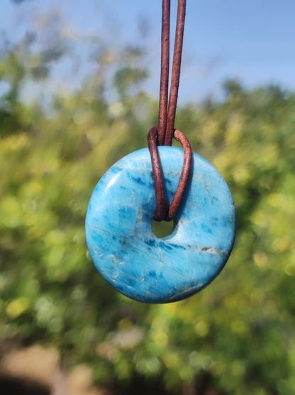 Apatit ~ Donut 30mm ~ Edelstein Kette blau Natur Rarität Schutzsymbol Heilstein Kristall HIPPIE Boho Ethno Mann Frau Geschenk Er Sie