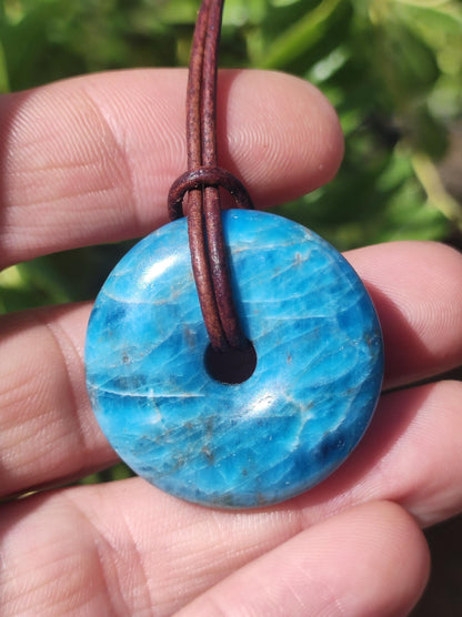 Apatit ~ Donut 30mm ~ Edelstein Kette blau Natur Rarität Schutzsymbol Heilstein Kristall HIPPIE Boho Ethno Mann Frau Geschenk Er Sie