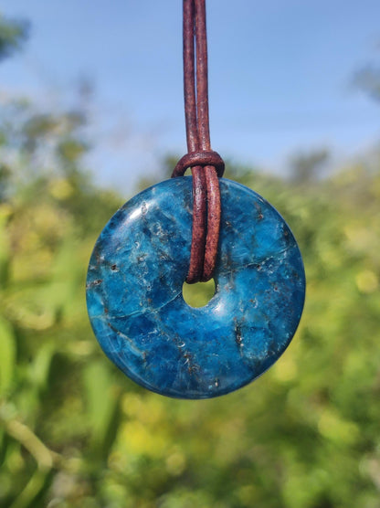 Apatit ~ Donut 30mm ~ Edelstein Kette blau Natur Rarität Schutzsymbol Heilstein Kristall HIPPIE Boho Ethno Mann Frau Geschenk Er Sie