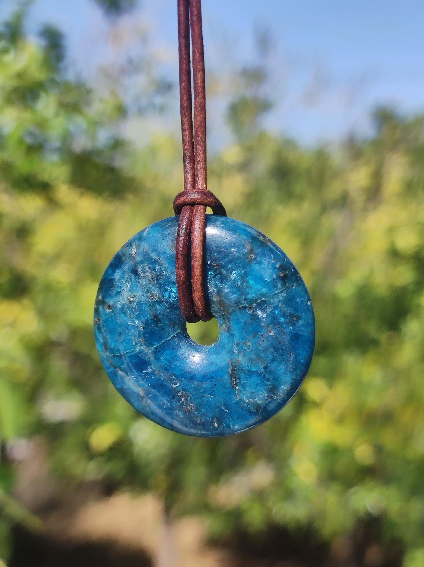 Apatit ~ Donut 30mm ~ Edelstein Kette blau Natur Rarität Schutzsymbol Heilstein Kristall HIPPIE Boho Ethno Mann Frau Geschenk Er Sie