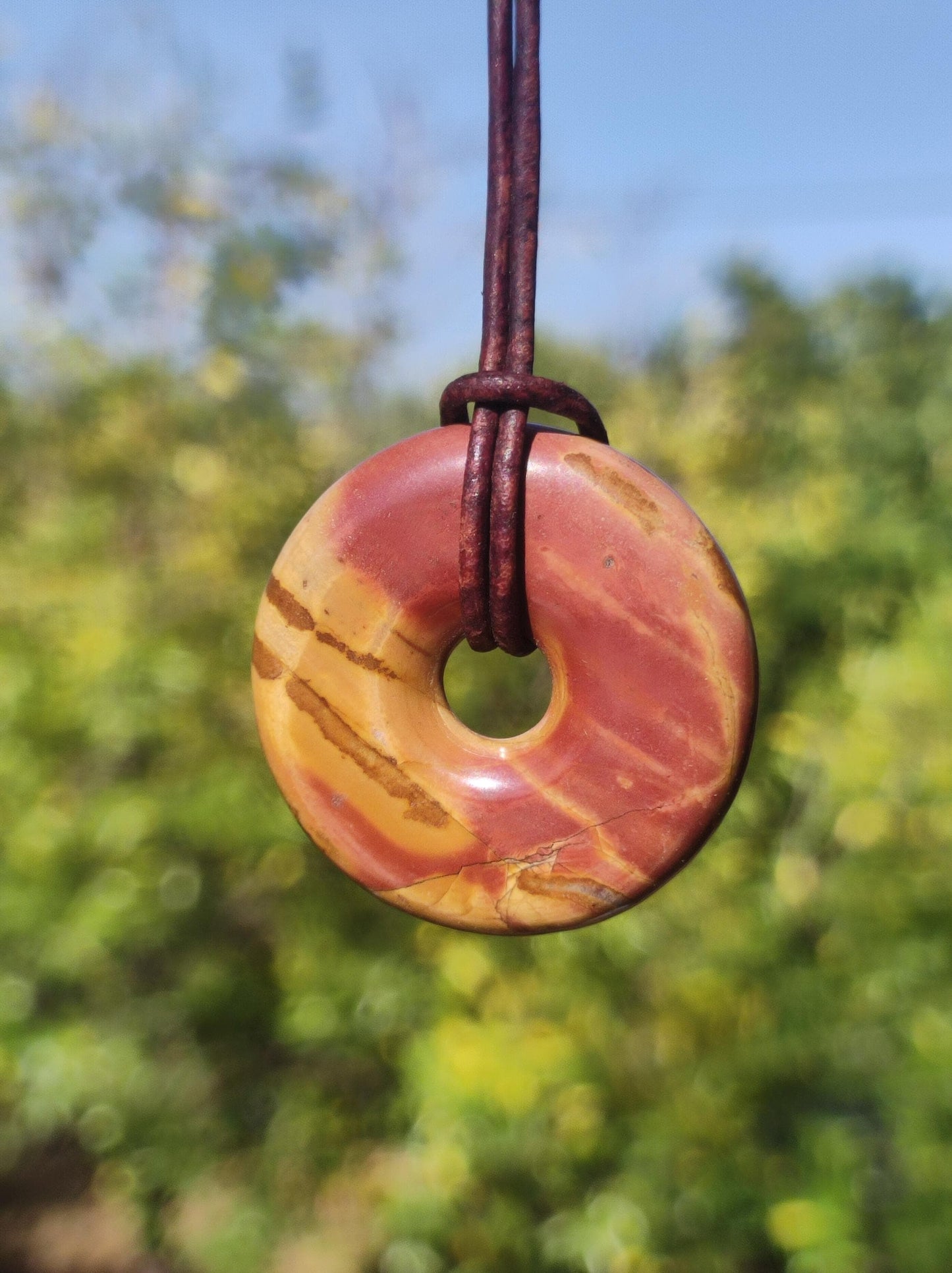 Picasso Jasper 30mm Donut Gemstone Collier HIPPIE GOA Boho Ethno Nature Donut Protection Symbole Guérison Pierre Collecteur Unique Homme Femme He She Cadeau