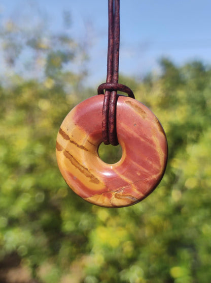 Picasso Jasper 30mm Donut Gemstone Collier HIPPIE GOA Boho Ethno Nature Donut Protection Symbole Guérison Pierre Collecteur Unique Homme Femme He She Cadeau