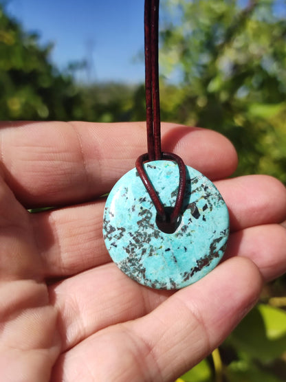 Chrysocolla Chrysocolla Donut 30mm Collier de pierres précieuses Pierre de guérison Symbole de protection Homme Femme Bonheur HIPPIE GOA Boho Tibet Ethnique Naturel Rareté Cadeau