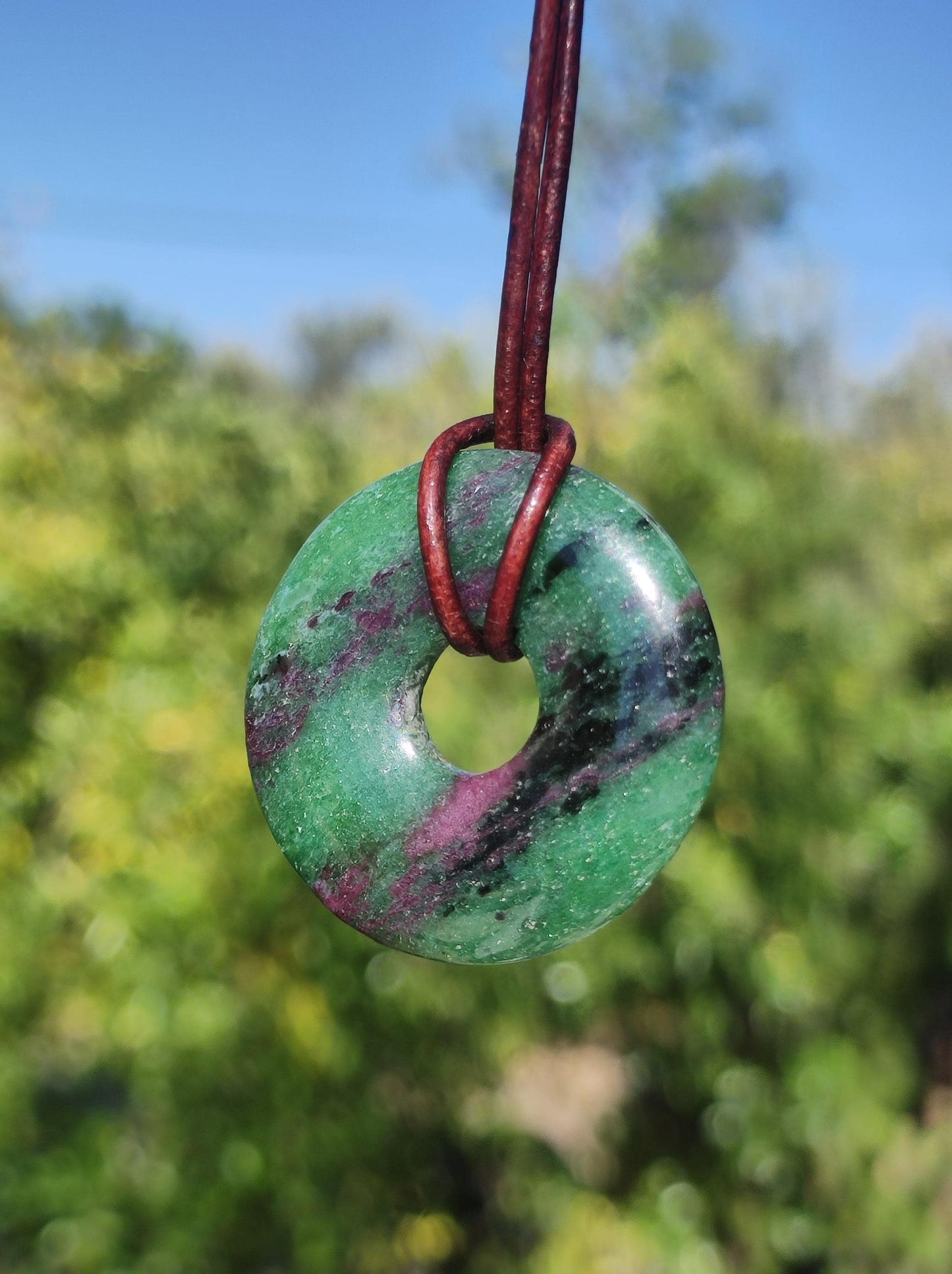 Rubis en Zoisite ~ Donut Collier de pierres précieuses Rouge Vert Pierre de guérison naturelle Homme Femme Bonne chance Protection HIPPIE GOA Boho Tibet Ethnique Rareté Cadeau Lui Elle