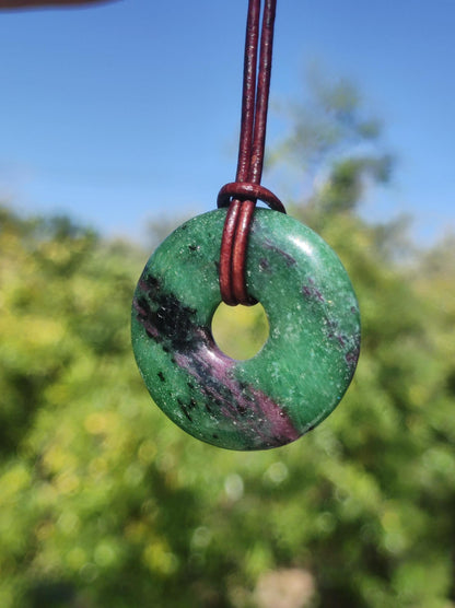 Rubis en Zoisite ~ Donut Collier de pierres précieuses Rouge Vert Pierre de guérison naturelle Homme Femme Bonne chance Protection HIPPIE GOA Boho Tibet Ethnique Rareté Cadeau Lui Elle