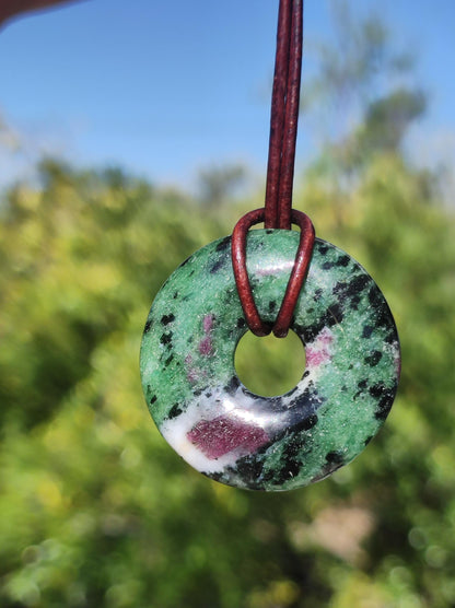 Rubis en Zoisite ~ Donut Collier de pierres précieuses Rouge Vert Pierre de guérison naturelle Homme Femme Bonne chance Protection HIPPIE GOA Boho Tibet Ethnique Rareté Cadeau Lui Elle