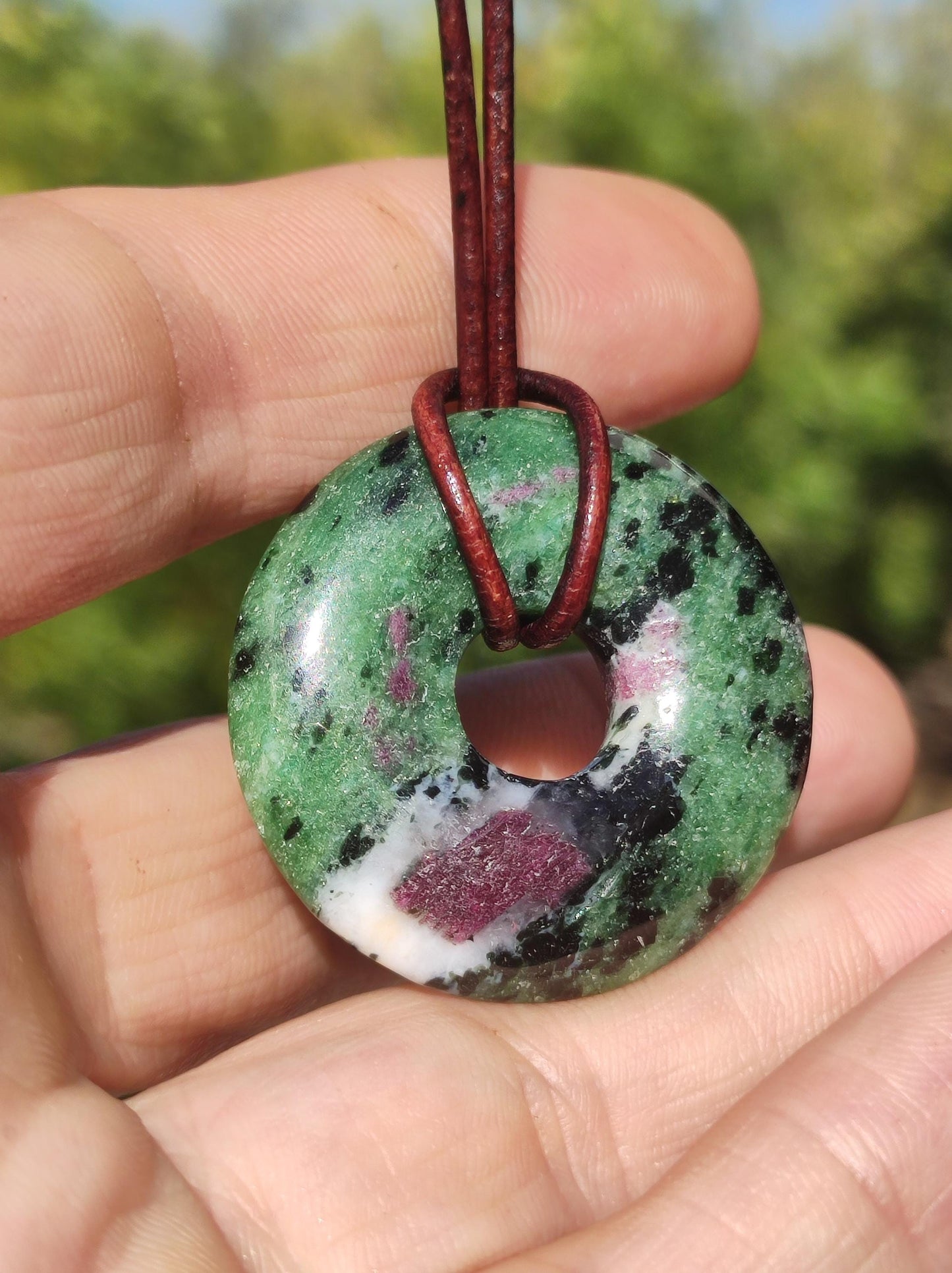 Rubis en Zoisite ~ Donut Collier de pierres précieuses Rouge Vert Pierre de guérison naturelle Homme Femme Bonne chance Protection HIPPIE GOA Boho Tibet Ethnique Rareté Cadeau Lui Elle