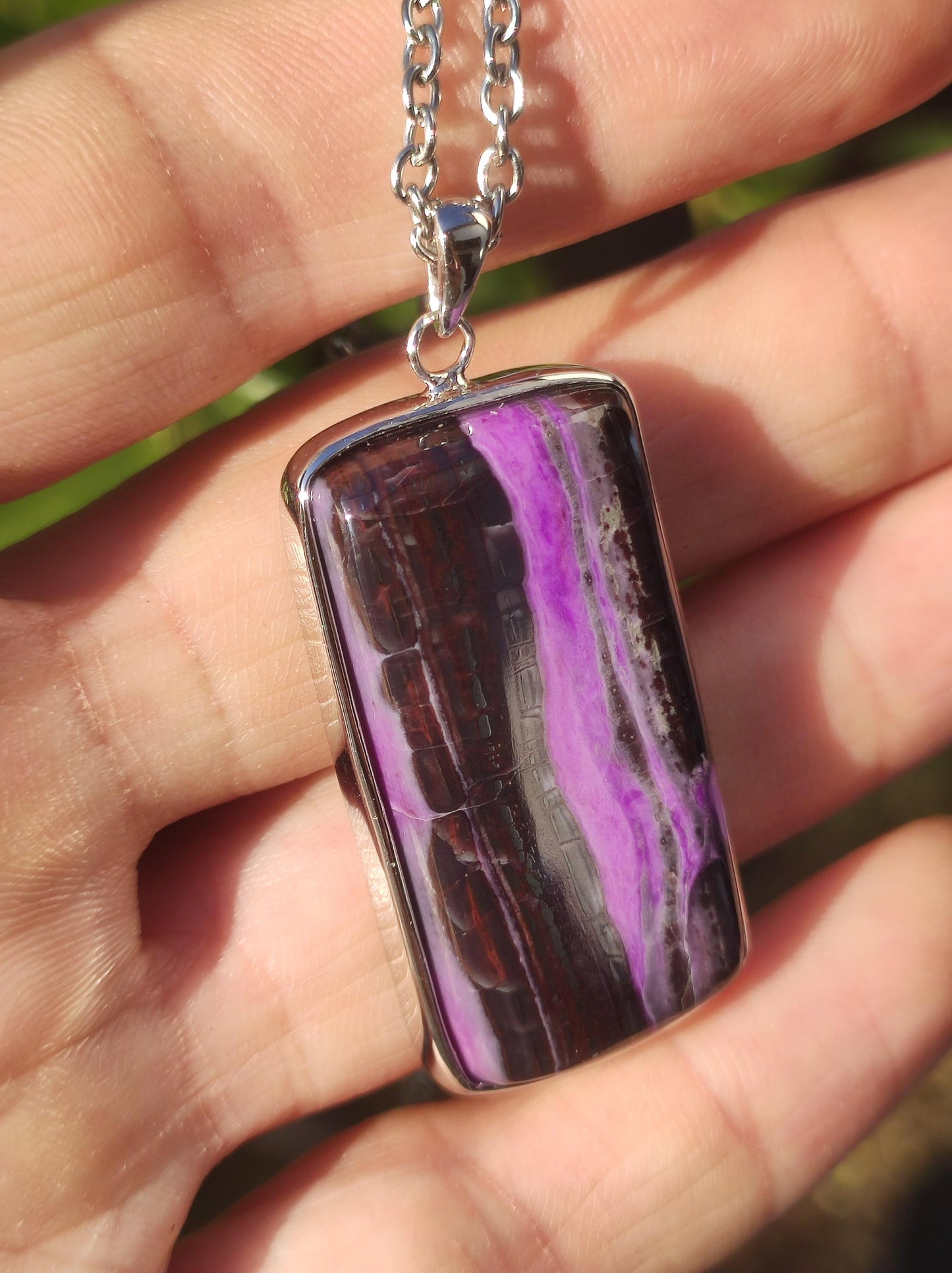 Sugilith / Sugilite inkl. 925 Silber Fassung lila Edelstein Kette Natur Heilstein Energie Rarität Mann Frau Er Sie Geschenk Edel hohwertig