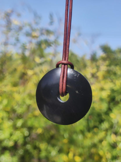 Midnight Lemurian Jade Black / Schwarze Jade + Pyrit Einschlüsse Donut Edelstein Kette Heilstein Kristall Boho Tibet Ethno Mann Frau Er Sie