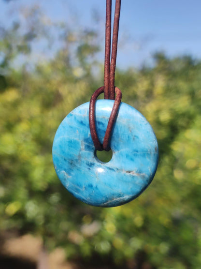 Apatit ~ Donut 30mm ~ Edelstein Kette blau Natur Rarität Schutzsymbol Heilstein Kristall HIPPIE Boho Ethno Mann Frau Geschenk Er Sie