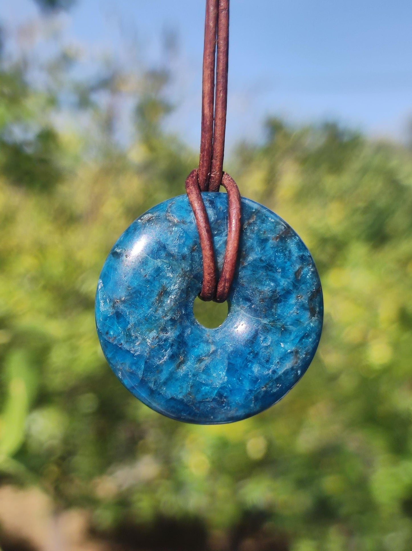 Apatit ~ Donut 30mm ~ Edelstein Kette blau Natur Rarität Schutzsymbol Heilstein Kristall HIPPIE Boho Ethno Mann Frau Geschenk Er Sie