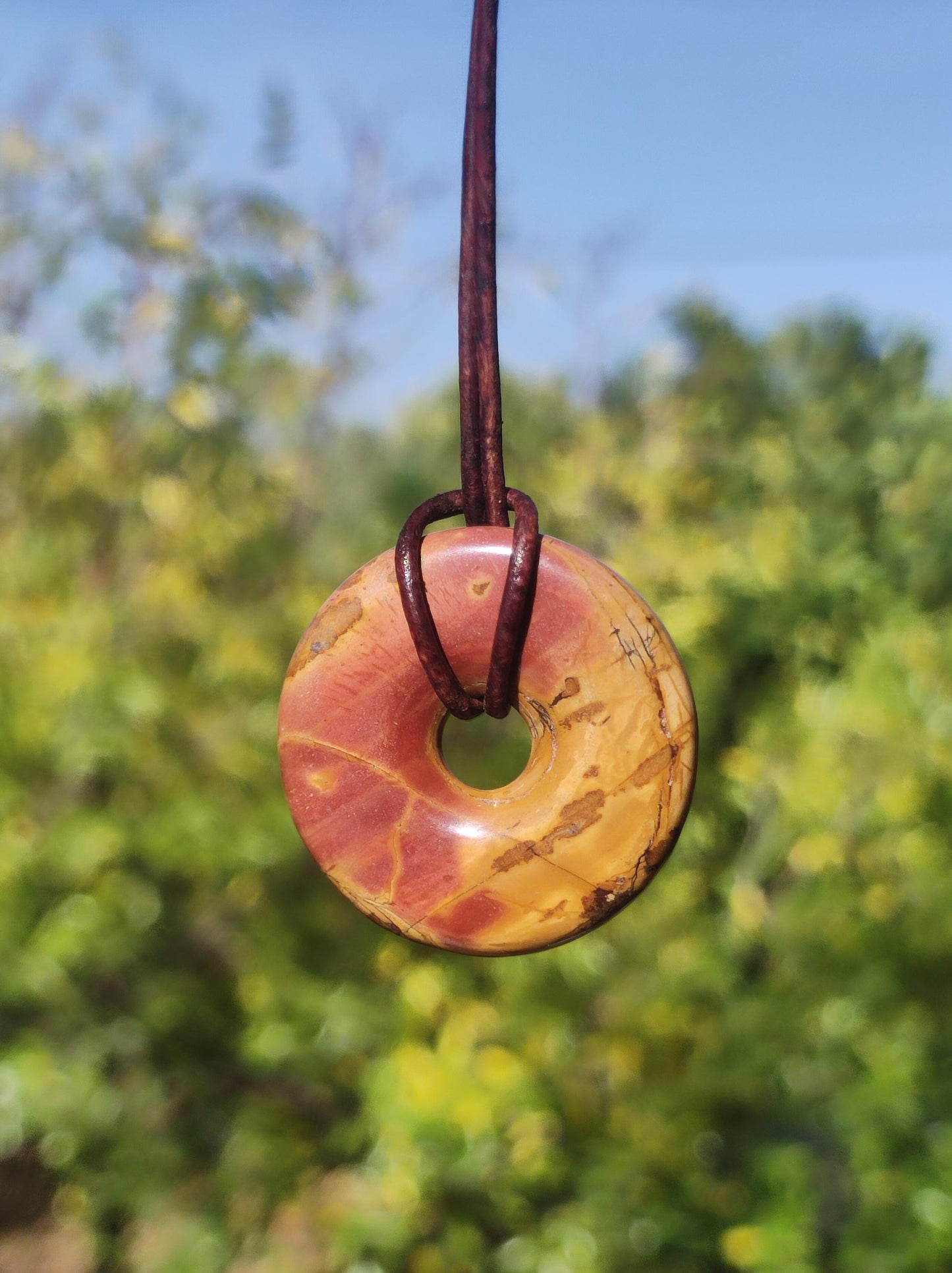 Picasso Jasper 30mm Donut Gemstone Collier HIPPIE GOA Boho Ethno Nature Donut Protection Symbole Guérison Pierre Collecteur Unique Homme Femme He She Cadeau