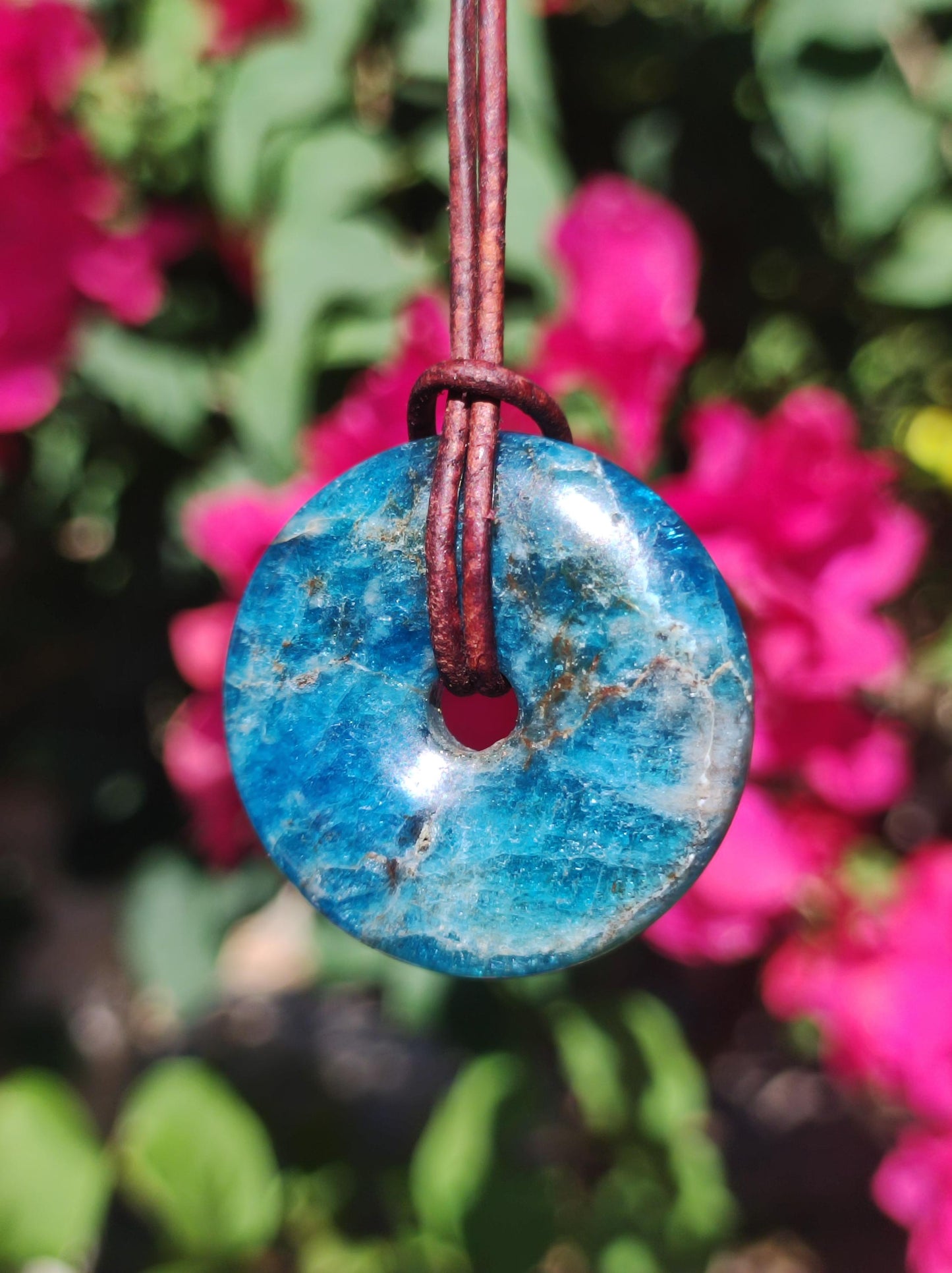 Apatite ~ Donut 30mm ~ Collier de pierres précieuses Bleu Rareté Naturelle Protection Symbole Pierre de Guérison Cristal HIPPIE Boho Ethnique Homme Femme Cadeau Lui Elle