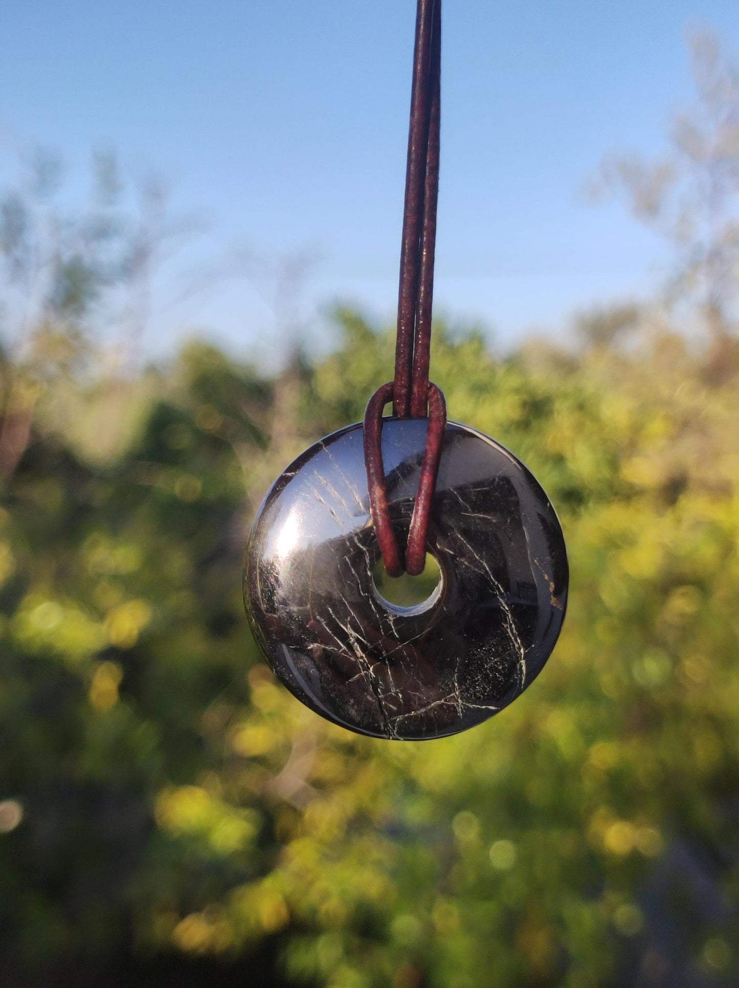 Hématite Donut protecteur hématite 30 mm ~ Collier de pierres précieuses HIPPIE GOA Ethno Nature Donut Protection Symbole Pierre de guérison Rareté Argent naturel chatoyant