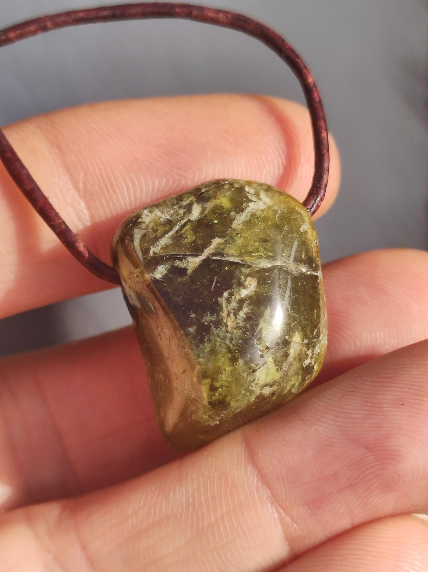 Granat grün (Grossular) - Edelstein Kette HIPPIE GOA Boho Ethno Natur Heilstein Rarität Kristalle Schmuck Anhänger Natur Stein Geschenk