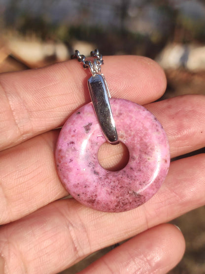 Cobalt Calcit Kobaltcalcit Schutz Donut Edelstein Kette pink rosa Natur Heilstein Rarität Frau Geschenk Sammler Energie Kraft Ruhe Glück