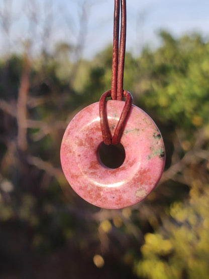 Cobalt Calcit Kobaltcalcit Schutz Donut Edelstein Kette pink rosa Natur Heilstein Rarität Frau Geschenk Sammler Energie Kraft Ruhe Glück