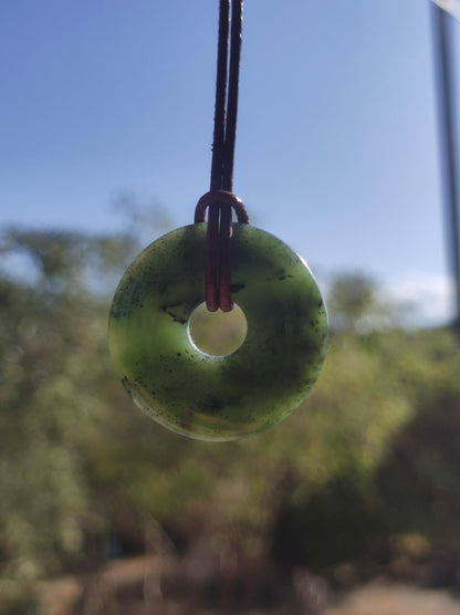 Nephrit Jade ~ Edelstein Kette Donut grün Natur Heilstein Schutzsymbol Mann Frau Er Sie Glück HIPPIE GOA Boho Tibet Ethno Rarität Geschenk