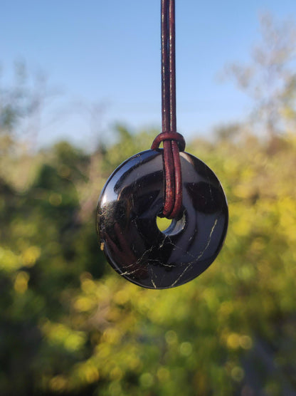 Hématite Donut protecteur hématite 30 mm ~ Collier de pierres précieuses HIPPIE GOA Ethno Nature Donut Protection Symbole Pierre de guérison Rareté Argent naturel chatoyant