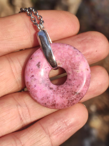 Cobalt Calcit Kobaltcalcit Schutz Donut Edelstein Kette pink rosa Natur Heilstein Rarität Frau Geschenk Sammler Energie Kraft Ruhe Glück