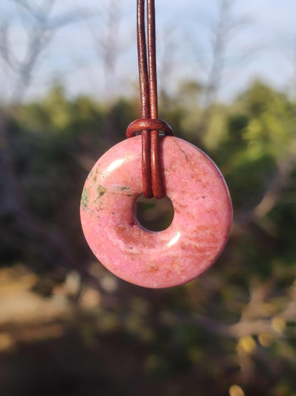 Cobalt Calcit Kobaltcalcit Schutz Donut Edelstein Kette pink rosa Natur Heilstein Rarität Frau Geschenk Sammler Energie Kraft Ruhe Glück