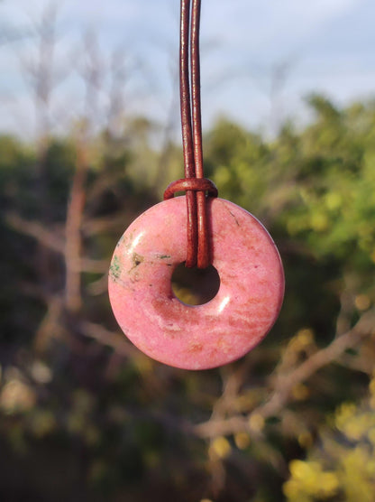 Cobalt Calcit Kobaltcalcit Schutz Donut Edelstein Kette pink rosa Natur Heilstein Rarität Frau Geschenk Sammler Energie Kraft Ruhe Glück