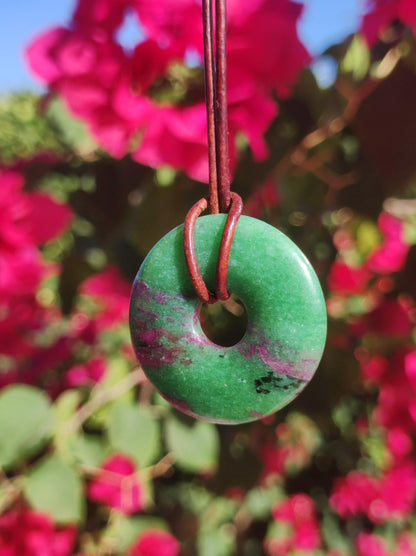 Rubin in Zoisit ~ Donut Edelstein Kette rot grün Natur Heilstein Mann Frau Glück Schutz HIPPIE GOA Boho Tibet Ethno Rarität Geschenk Er Sie