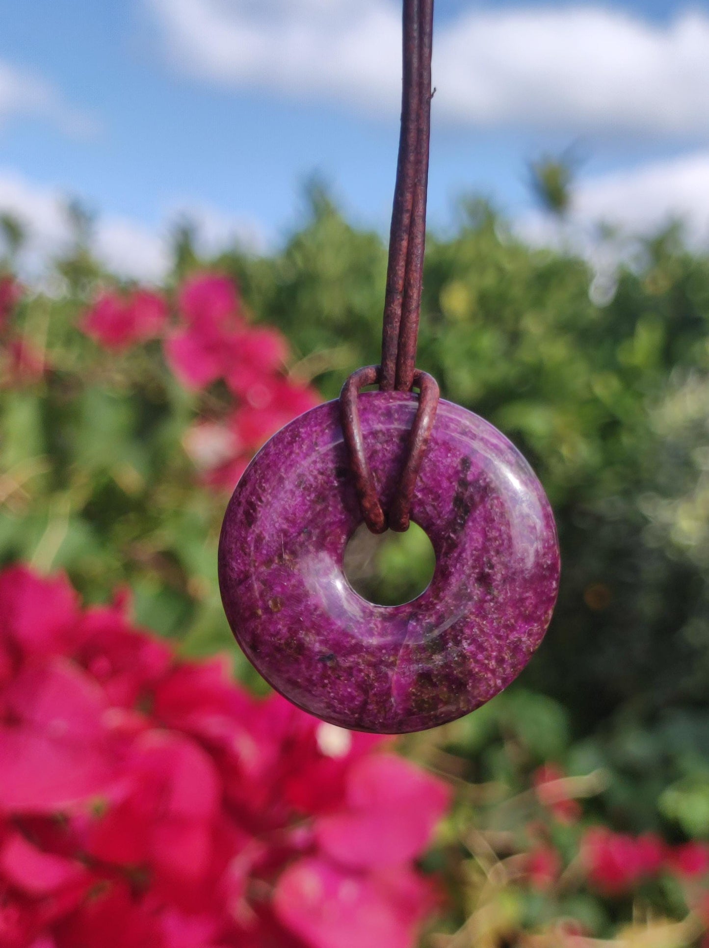 Stichtit ~ Edelstein Donut Kette Pi Scheibe Schutzsymbol Lila violett HIPPIE Chakra Boho Ethno Heilstein Kleidung Festival Purpur Rarität