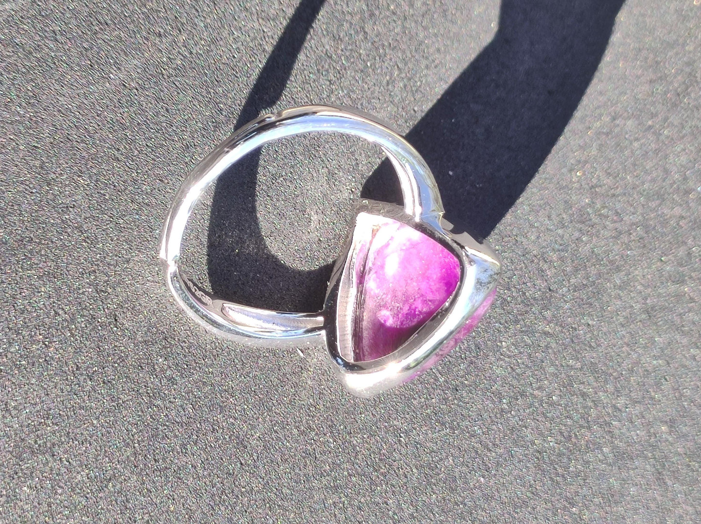 Sugilith Ring - 925 Sterling Silber - Edelstein lila Heilstein Natur Cabochon Frau Geschenk Sie Muttertag Oma Weihnachten Kristall Selten