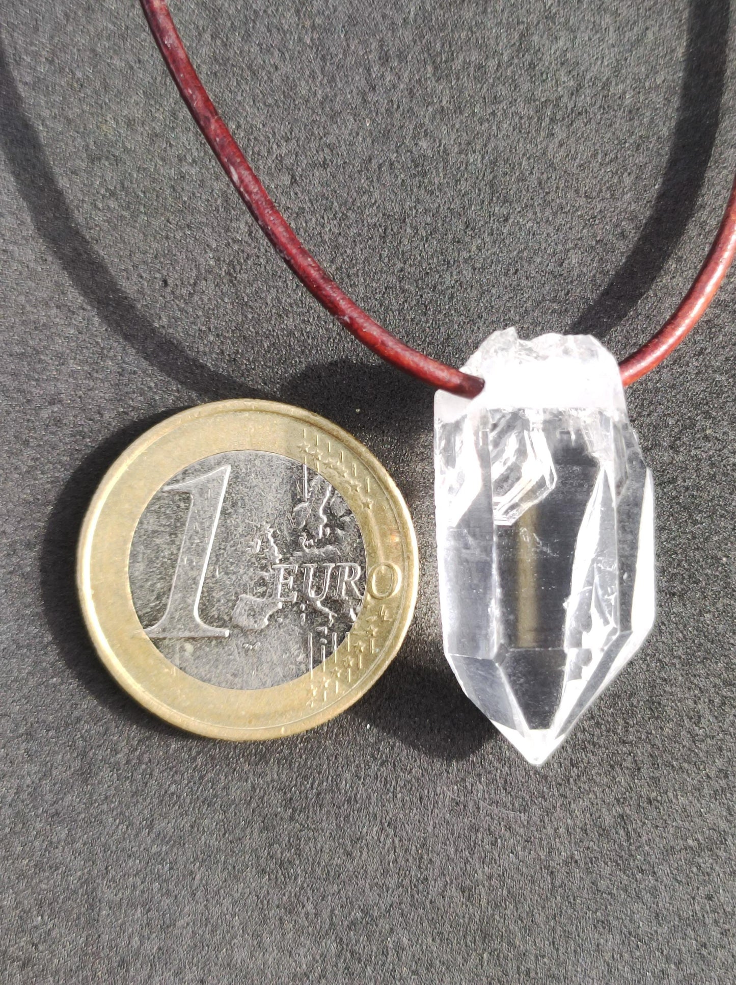 Pointe A de cristal de roche / quartz clair - Collier en pierre précieuse naturelle transparente, protectrice et guérissante. Cadeau pour homme, femme, ami(e), chakra porte-bonheur.